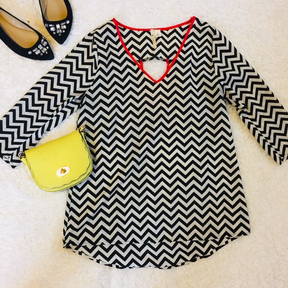 FRANCESCA’S Miami Black White Chevron Blouse - Picture 15 of 15